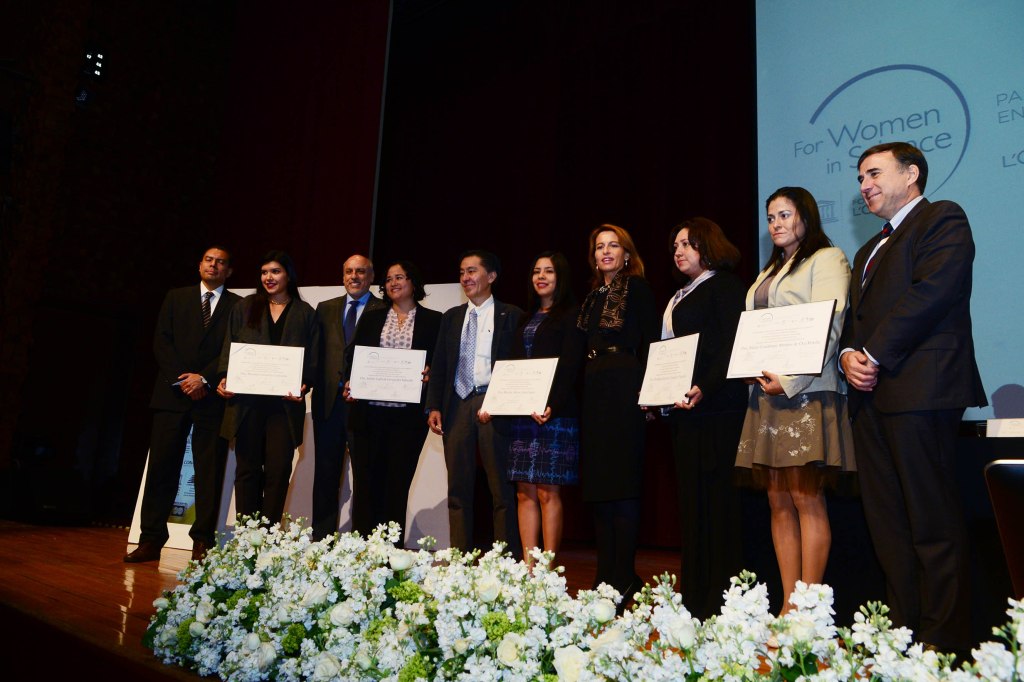 Reciben investigadoras de la UNAM beca para las mujeres en la ciencia&nbsp;2016